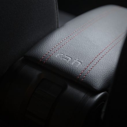 RATI ARMSTER 3 armrest SEAT ARONA 2018-  [black,vegan leather,red stitching]